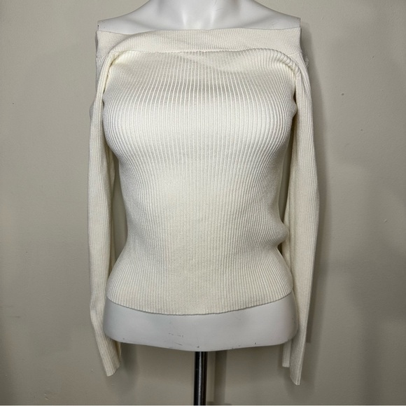 Abercrombie & Fitch Elegant Off-Shoulder Long Sleeve Cream Sweater - Picture 2 of 5